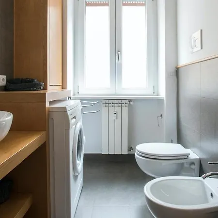 Plum Guide - Life In Colour Apartman
